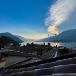 Skyway With Private View Terrace 아파트