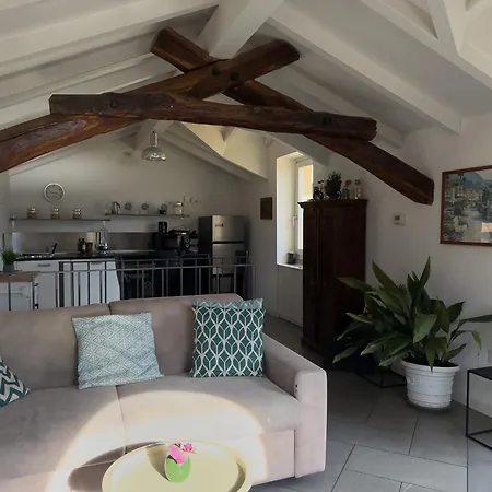 Skyway With Private View Terrace Apartment
